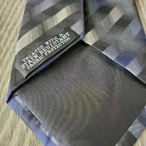 Van Heusen Blue, black and grey 100% silk tie - Picture 3 of 6